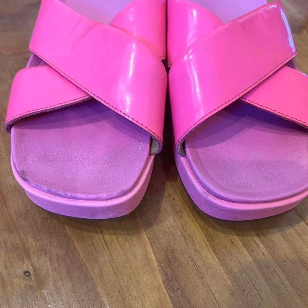 UGG Pink Patent Leather Platform Sandals Y2K Barbiecore Emily Slides Sz 7